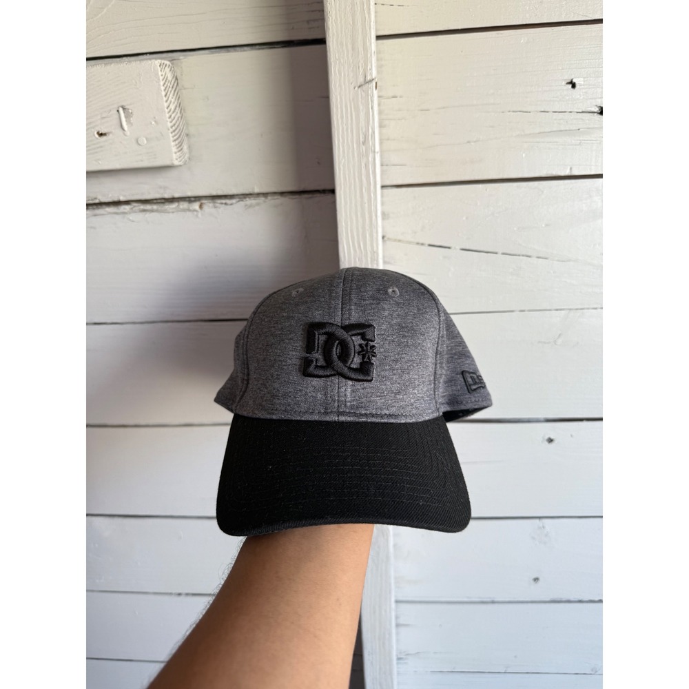 DC Shoes New Era 39THIRTY Hat Mens Large X-Large Grey Black Stretch Fit Cap